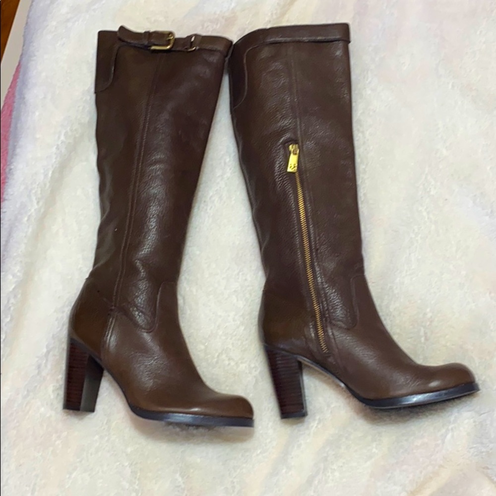 Couch heeled boots